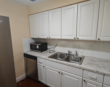 6918 Ravenna Avenue - Photo Thumbnail 1