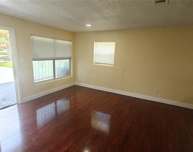 6918 Ravenna Avenue - Photo Thumbnail 7