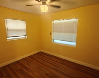 6918 Ravenna Avenue - Photo Thumbnail 9