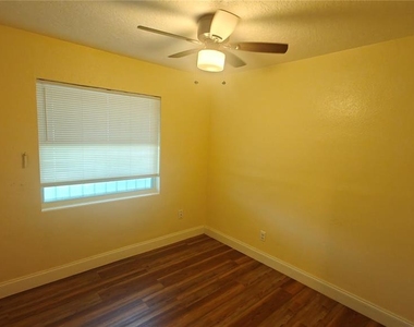 6918 Ravenna Avenue - Photo Thumbnail 11