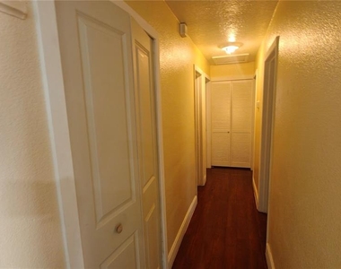 6918 Ravenna Avenue - Photo Thumbnail 8