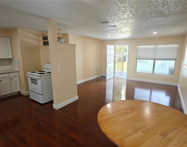 6918 Ravenna Avenue - Photo Thumbnail 6