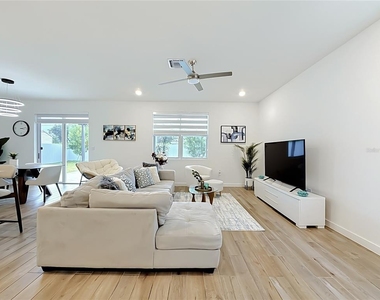 1692 Se 7th Court - Photo Thumbnail 9