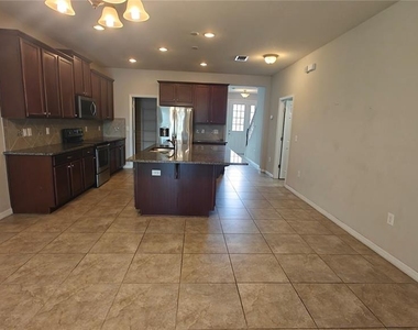 3010 Jardin Street - Photo Thumbnail 7