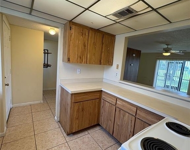 704 Lucaya Drive - Photo Thumbnail 9