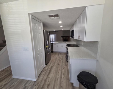 1854 Foxhall Circle - Photo Thumbnail 9