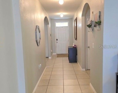 368 Aberdeen Drive - Photo Thumbnail 2