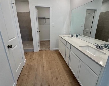 2290 Jennio Drive - Photo Thumbnail 15