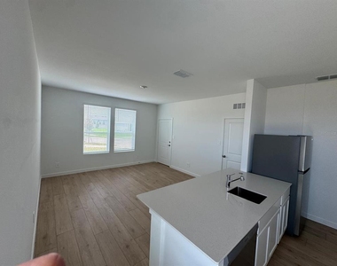 2290 Jennio Drive - Photo Thumbnail 8