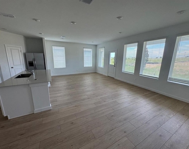 2290 Jennio Drive - Photo Thumbnail 5