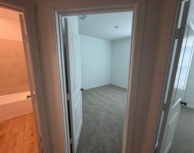 2290 Jennio Drive - Photo Thumbnail 9