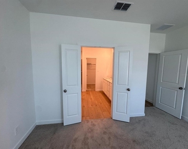2290 Jennio Drive - Photo Thumbnail 13