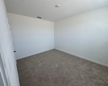 2290 Jennio Drive - Photo Thumbnail 7