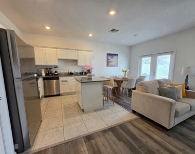 469 Madison Drive - Photo Thumbnail 4