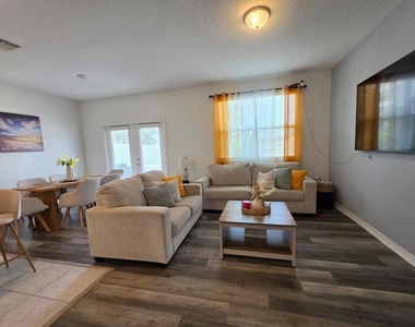469 Madison Drive - Photo Thumbnail 3