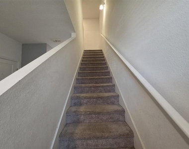469 Madison Drive - Photo Thumbnail 9