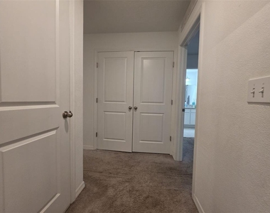 469 Madison Drive - Photo Thumbnail 10