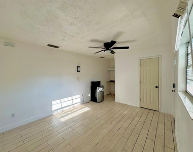 6716 Paul Revere Court - Photo Thumbnail 2