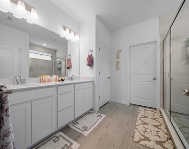 3902 Ne 30th Terrace - Photo Thumbnail 10