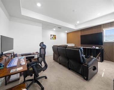 3902 Ne 30th Terrace - Photo Thumbnail 18