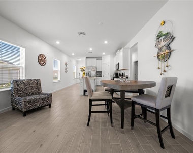 3902 Ne 30th Terrace - Photo Thumbnail 6