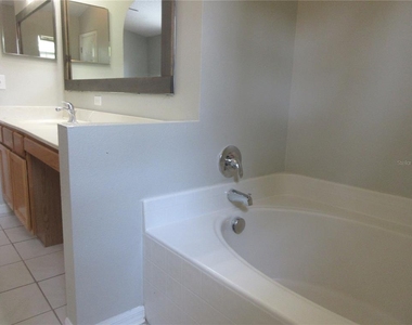 202 Marion Oaks Trail - Photo Thumbnail 8
