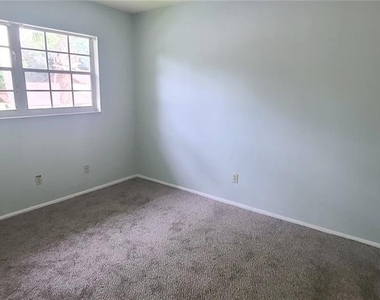 580 Fairways Lane - Photo Thumbnail 4