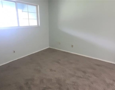 580 Fairways Lane - Photo Thumbnail 3
