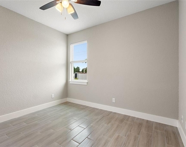 151 Maple Drive - Photo Thumbnail 12
