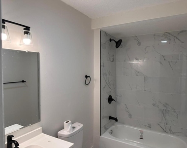 829 Ne 3rd Street - Photo Thumbnail 2