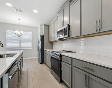 502 Lady Palm Street - Photo Thumbnail 6