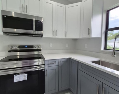 445 Wickham Avenue S - Photo Thumbnail 11