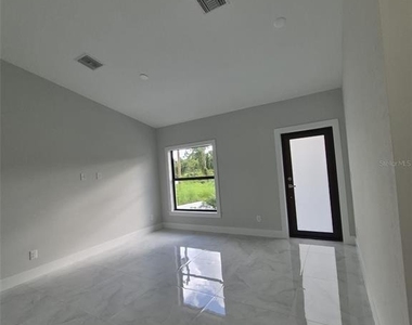 445 Wickham Avenue S - Photo Thumbnail 3