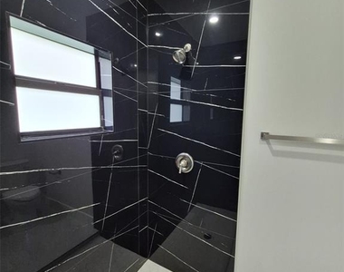 445 Wickham Avenue S - Photo Thumbnail 23
