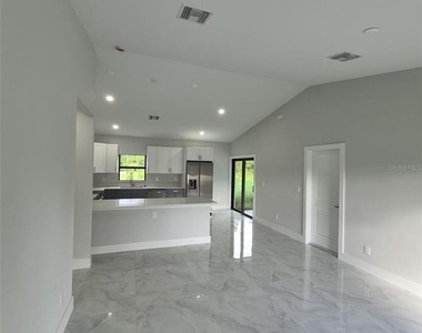 445 Wickham Avenue S - Photo Thumbnail 5