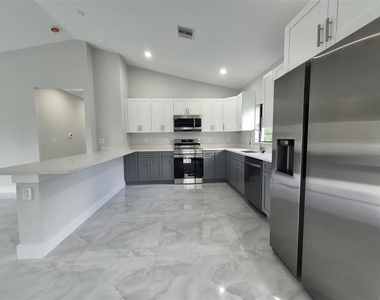 445 Wickham Avenue S - Photo Thumbnail 7