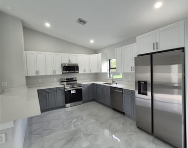 445 Wickham Avenue S - Photo Thumbnail 8