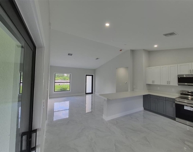 445 Wickham Avenue S - Photo Thumbnail 6