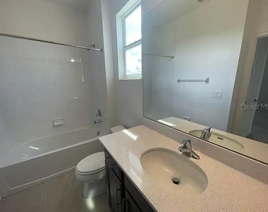 1365 Yorkdale Road - Photo Thumbnail 10