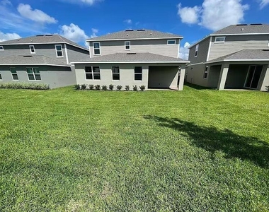 1365 Yorkdale Road - Photo Thumbnail 17