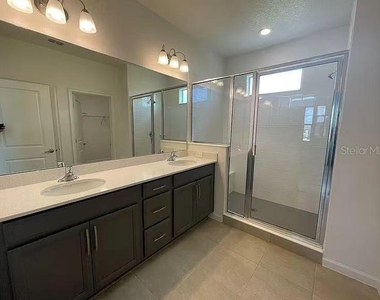 1365 Yorkdale Road - Photo Thumbnail 14