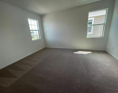 1365 Yorkdale Road - Photo Thumbnail 9