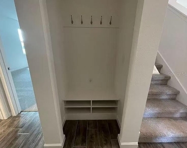 1365 Yorkdale Road - Photo Thumbnail 4