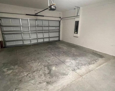 1365 Yorkdale Road - Photo Thumbnail 16