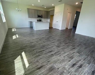 1365 Yorkdale Road - Photo Thumbnail 1