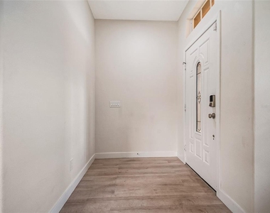 3906 Quartz Avenue - Photo Thumbnail 10