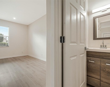 3906 Quartz Avenue - Photo Thumbnail 27