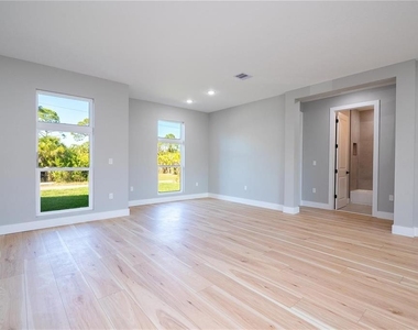49 Santa Fe Street - Photo Thumbnail 5