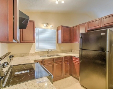 1003 W Kaley Avenue - Photo Thumbnail 4