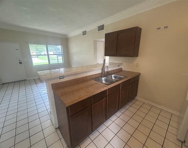 127 Country Club Drive - Photo Thumbnail 4